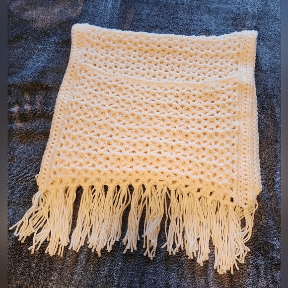 Handmade pocket shawl - Picture 3 of 4